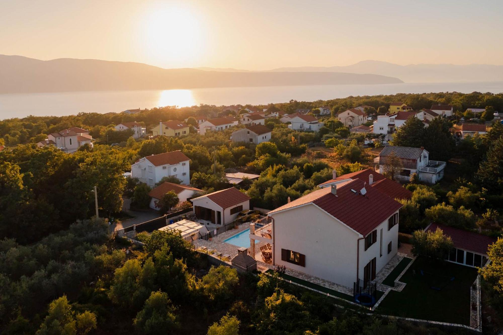 Villa Sara - Perfect Family Holiday Brzac Exterior photo